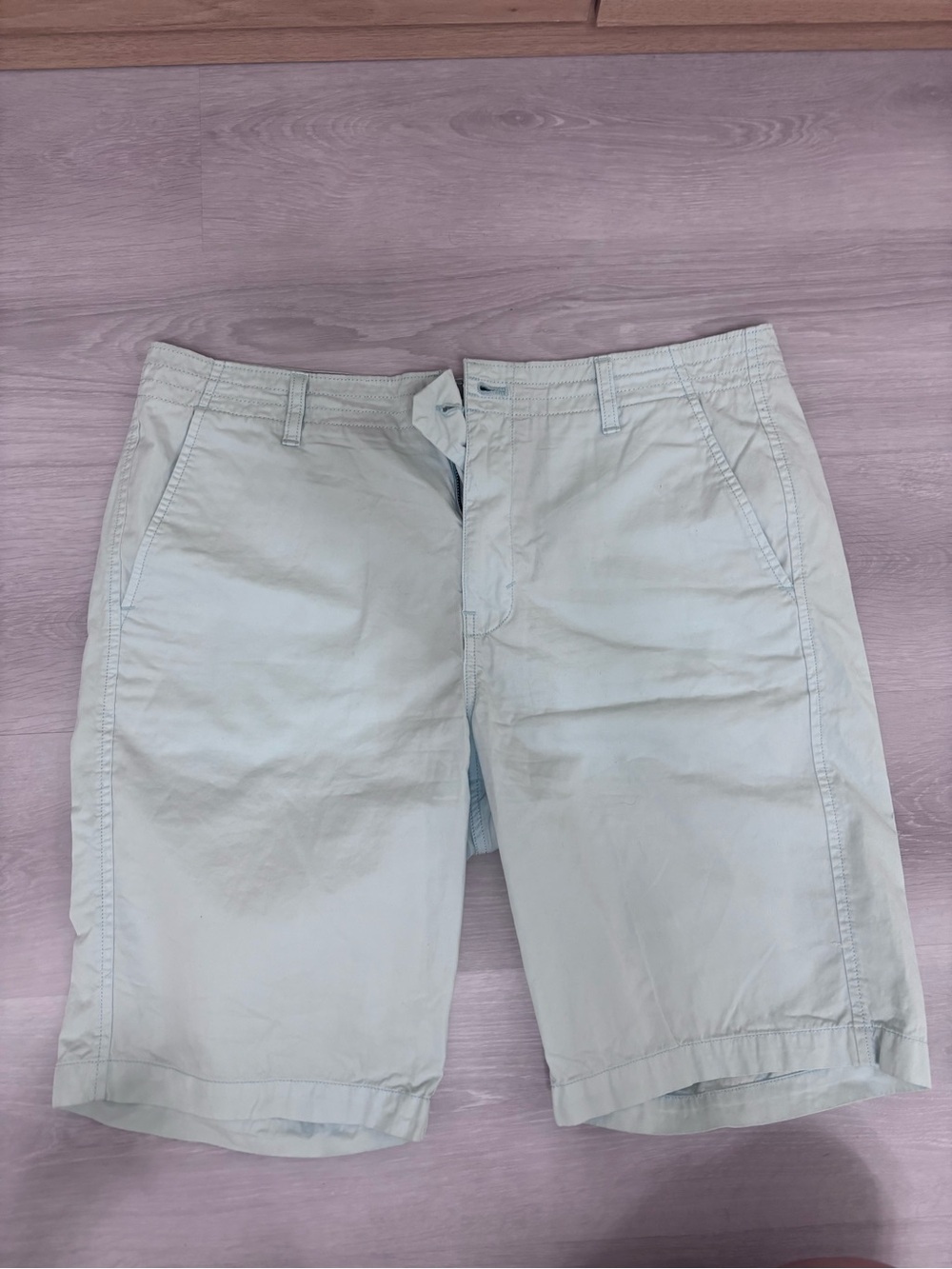 Calvin Klein Jeans Men's Light Cream Flat-Front Chino Shorts